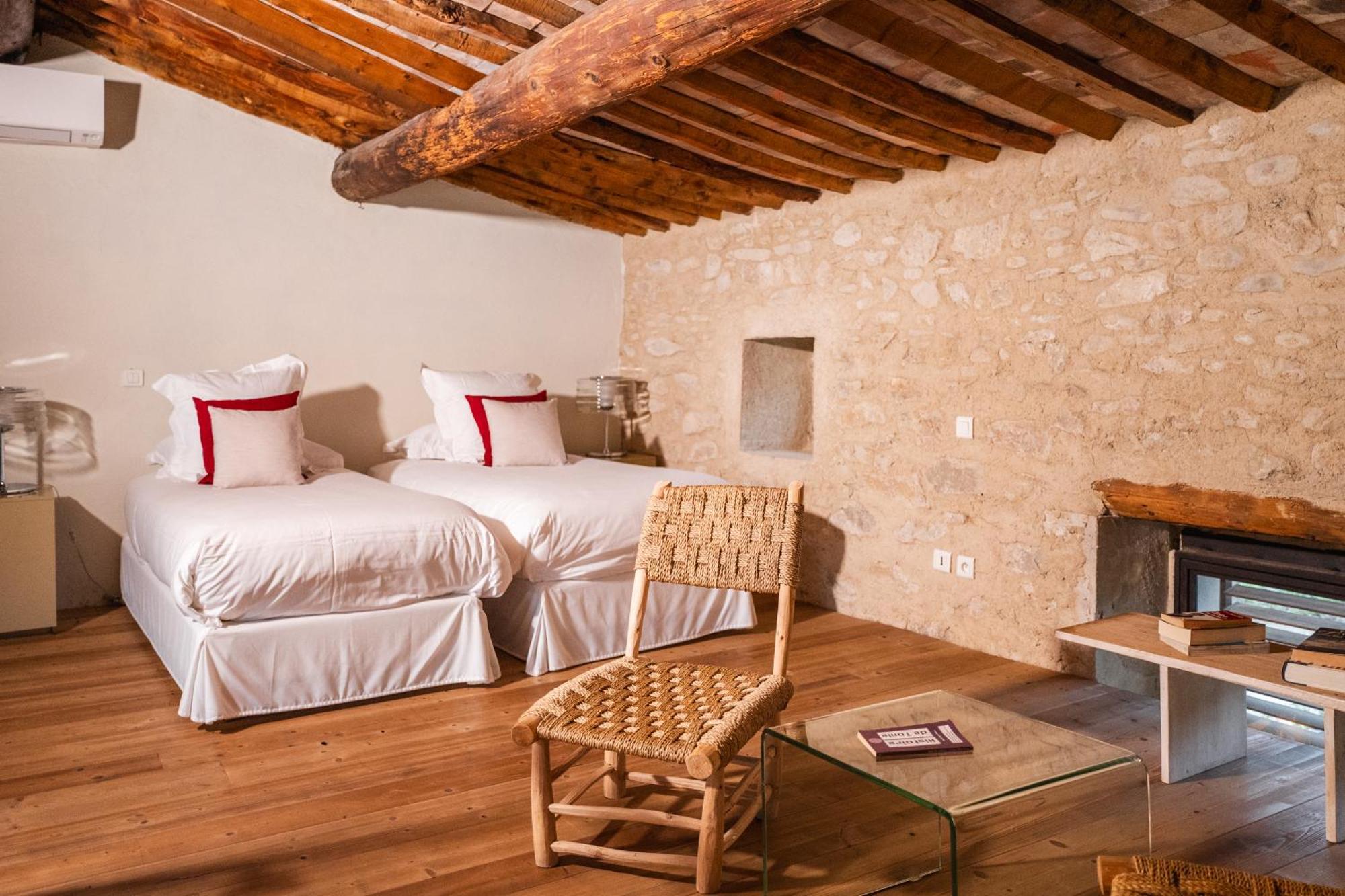 Le Galinier Lourmarin, A Beaumier Guesthouse Номер фото