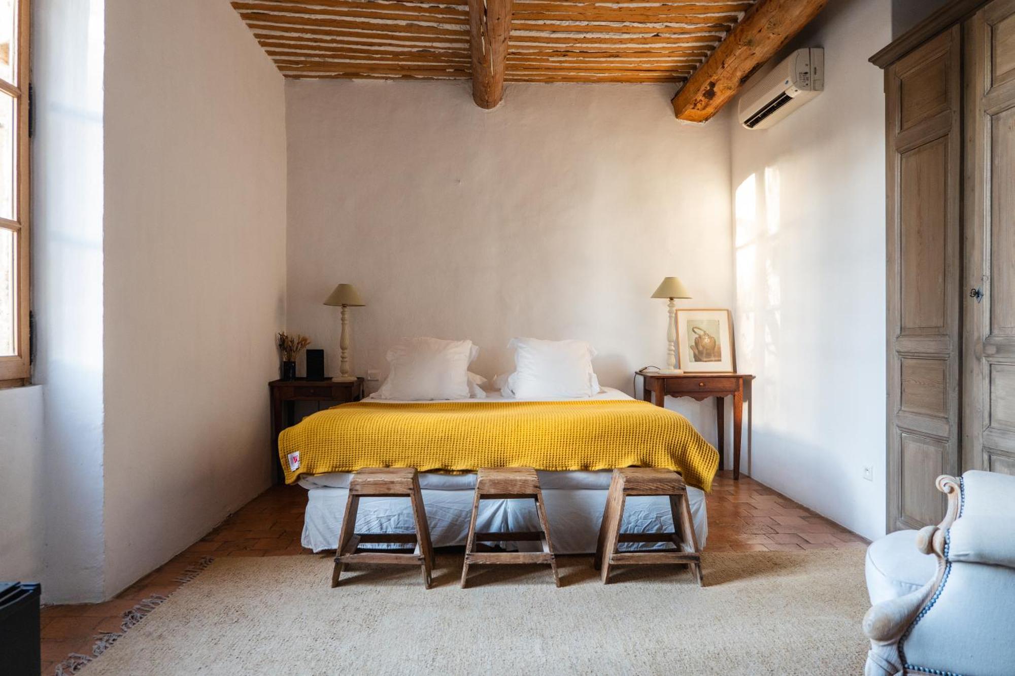 Le Galinier Lourmarin, A Beaumier Guesthouse Номер фото