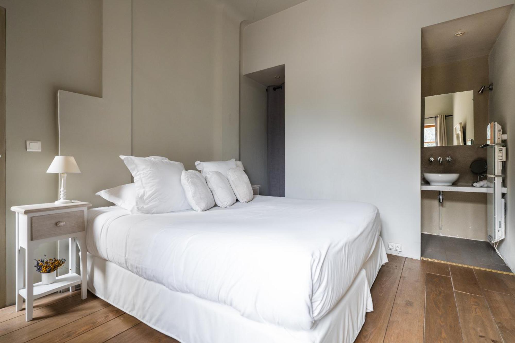 Le Galinier Lourmarin, A Beaumier Guesthouse Номер фото